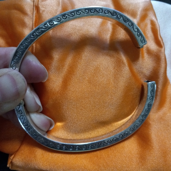 BRIGHTON CRYSTAL DIAMOND OVAL BANGLE BRACELET SILVER PLATED DECORATIVE SWIRLS - Picture 8 of 10